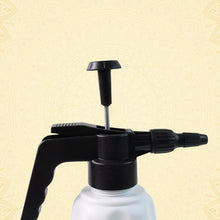 1.5L Heavy-Duty Plastic Pressure Spray Bottle with Adjustable Nozzle